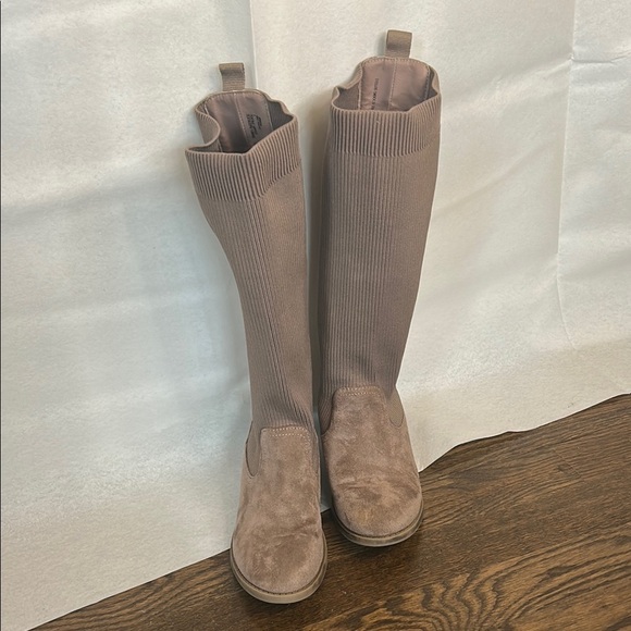 Steve Madden Tan Knee-High Boots with Suede Accents - Picture 1 of 7